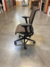 Load image into Gallery viewer, Used Steelcase Think V1 Office Chair