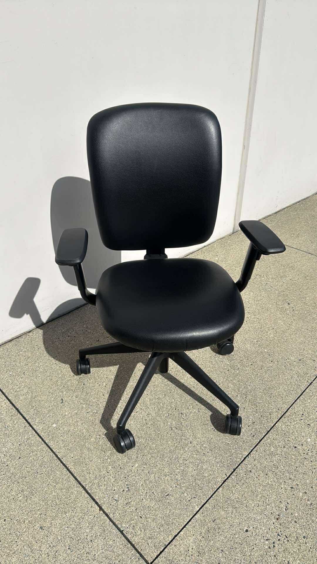 Used Leather Steelcase Turnstone Office Chairs – Evergreen Office