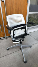 Load image into Gallery viewer, Used Steelcase Vecta "Kart" Nesting Chair