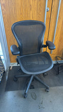 Load image into Gallery viewer, Used Herman Miller Aeron Classic Size B Chair