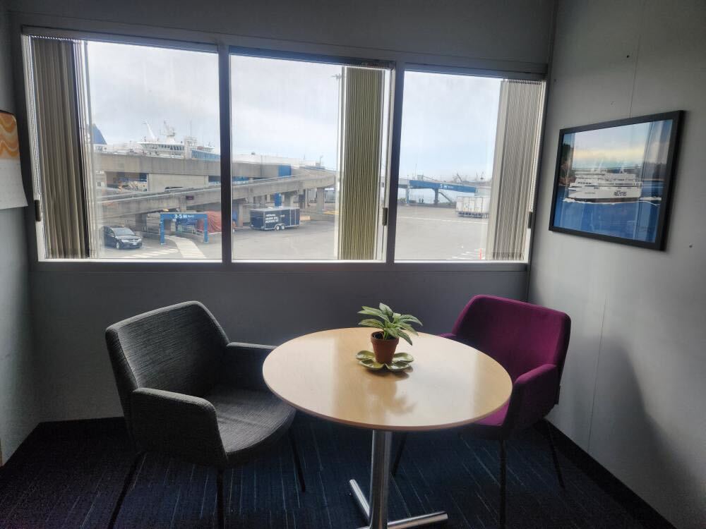 Private Office Lounge - Tsawwassen