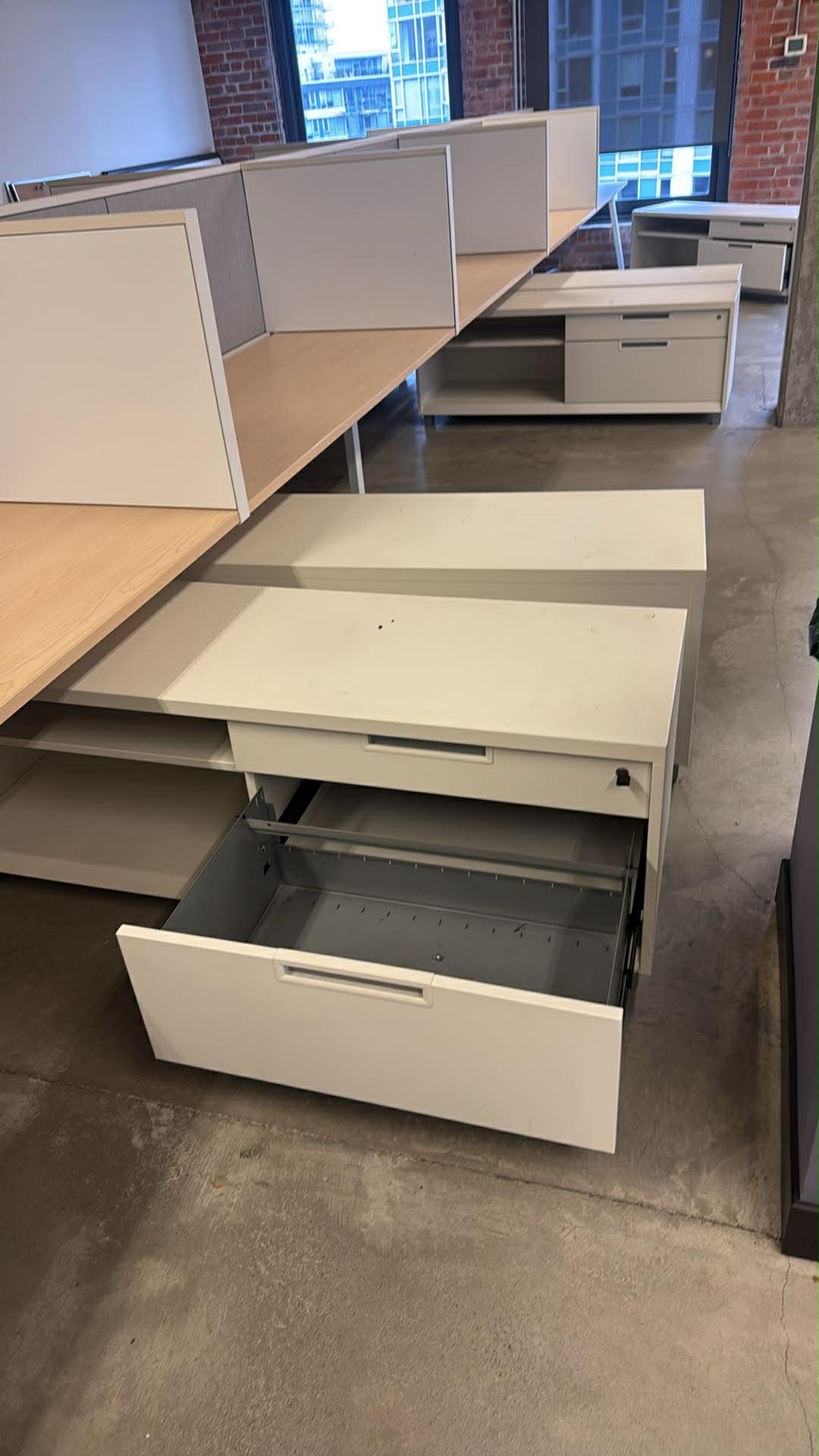 Teknion District Back-to-Back Workstation Pod - 12-Person