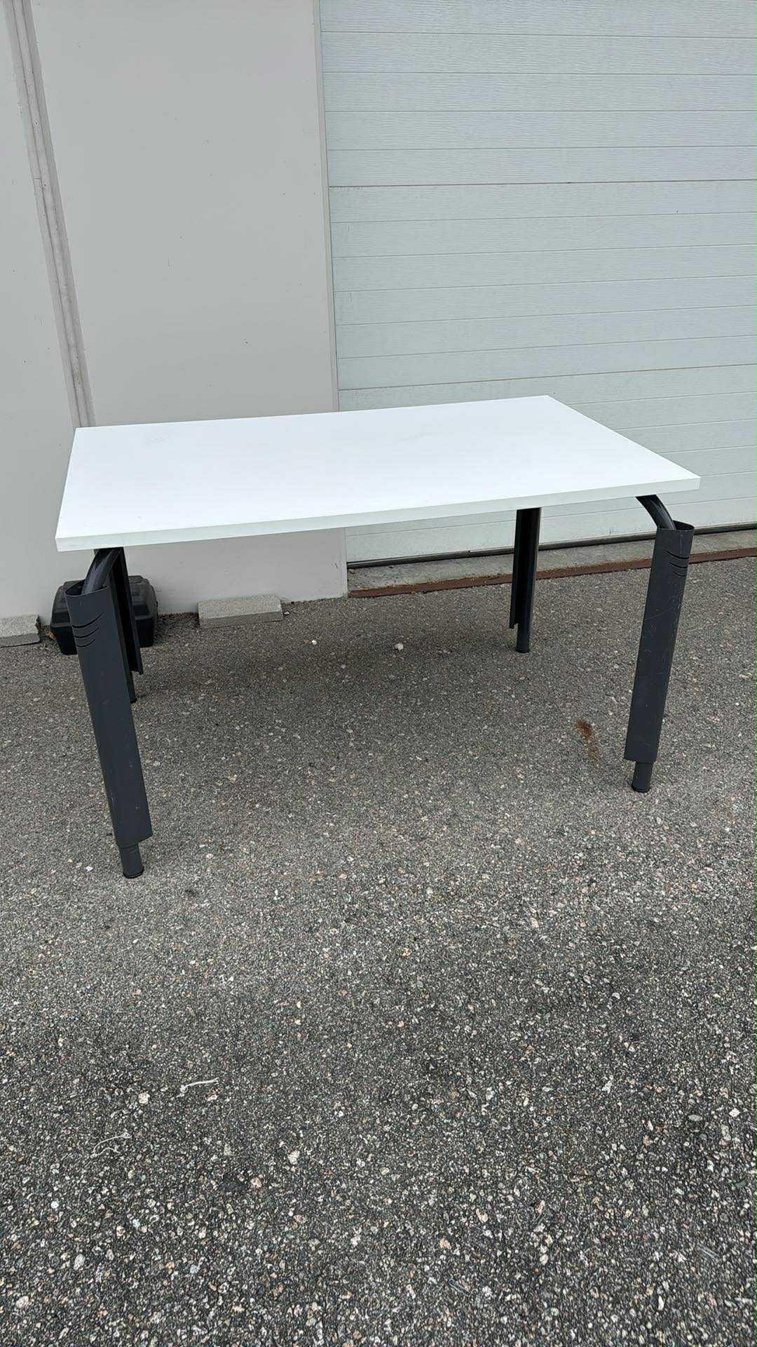 Steelcase Single Desk - 46" x 29"