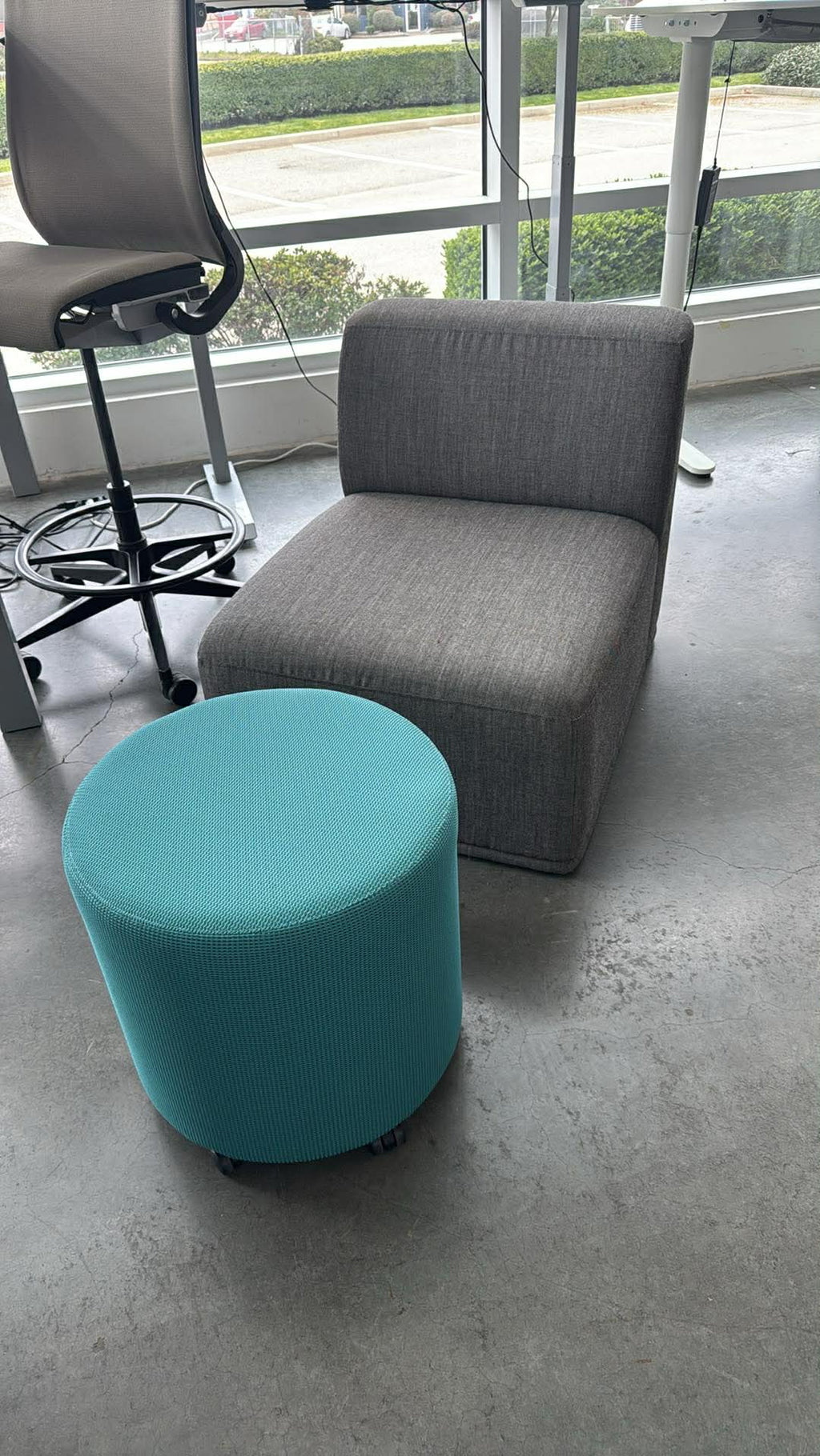 Global Mobile Round Ottoman - 18"