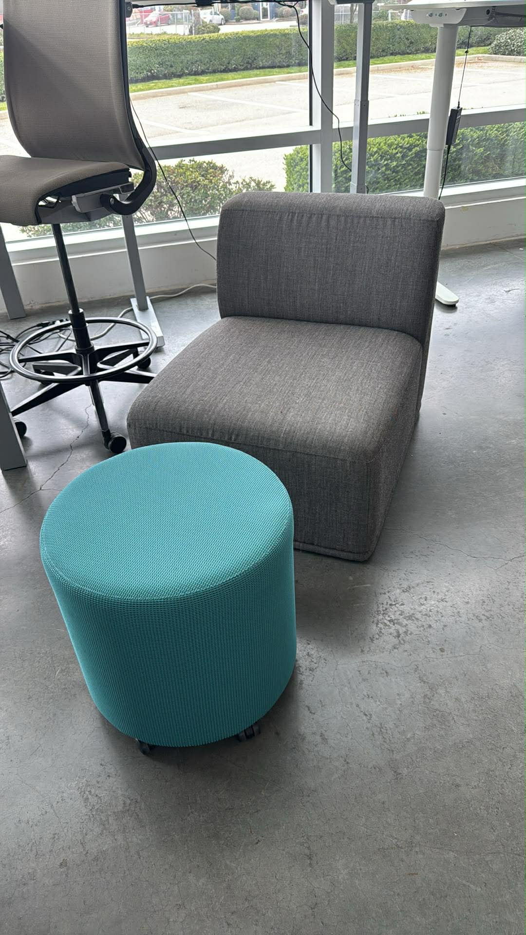 Global Mobile Round Ottoman - 18"