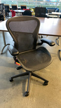 Load image into Gallery viewer, Used Herman Miller Classic Aeron Base Model. Size B
