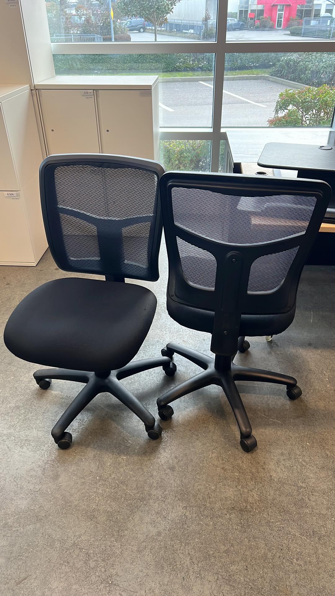 Armless Cool Mesh Chair
