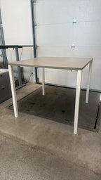Steelcase Standing Height Table with 4 Global Sonic Stool (Full Set)
