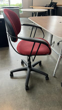 Load image into Gallery viewer, Used Steelcase Uno Chairs
