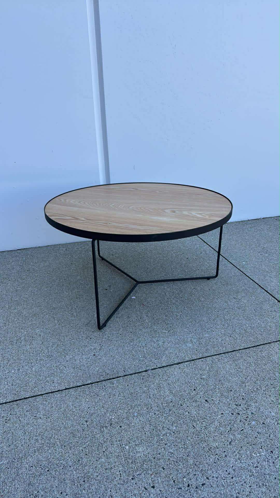 Style In Form Round Coffee Table