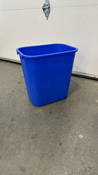 Rubbermaid Recycling Bin
