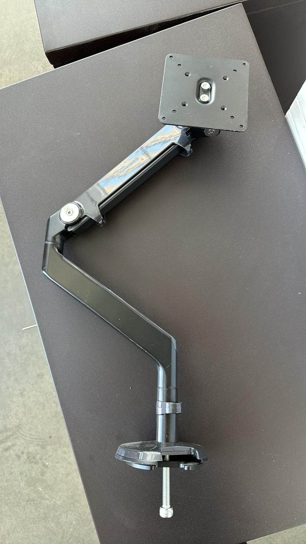 Humanscale M2 Monitor Arm – Top-Mount