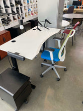 Load image into Gallery viewer, Like NEW Steelcase Reply Ergonomic Office Chair
