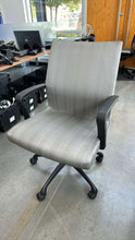 Load image into Gallery viewer, Used Steelcase Chord Cloth Boardroom Chair
