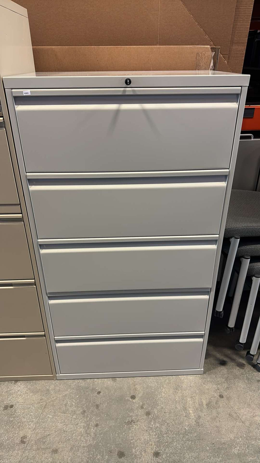 LIKE NEW Knoll 4 Drawer Lateral Cabinet