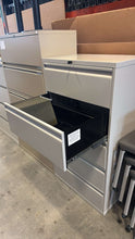 Load image into Gallery viewer, LIKE NEW Knoll 4 Drawer Lateral Cabinet
