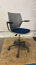 Load image into Gallery viewer, LIKE NEW Knoll &quot;Multigeneration&quot; Task Chairs
