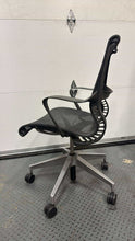 Load image into Gallery viewer, Used Herman Miller Setu Chairs
