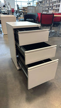 Load image into Gallery viewer, Used Herman Miller 3 Drawer Rolling Pedestals
