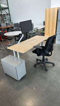 Load image into Gallery viewer, Used Knoll (Herman Miller) Single Work Desk
