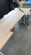 Load image into Gallery viewer, Used Knoll (Herman Miller) Single Work Desk
