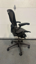 Load image into Gallery viewer, Used Herman Miller Aeron Classic Size B
