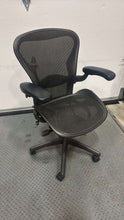 Load image into Gallery viewer, Used Herman Miller Aeron Classic Size B
