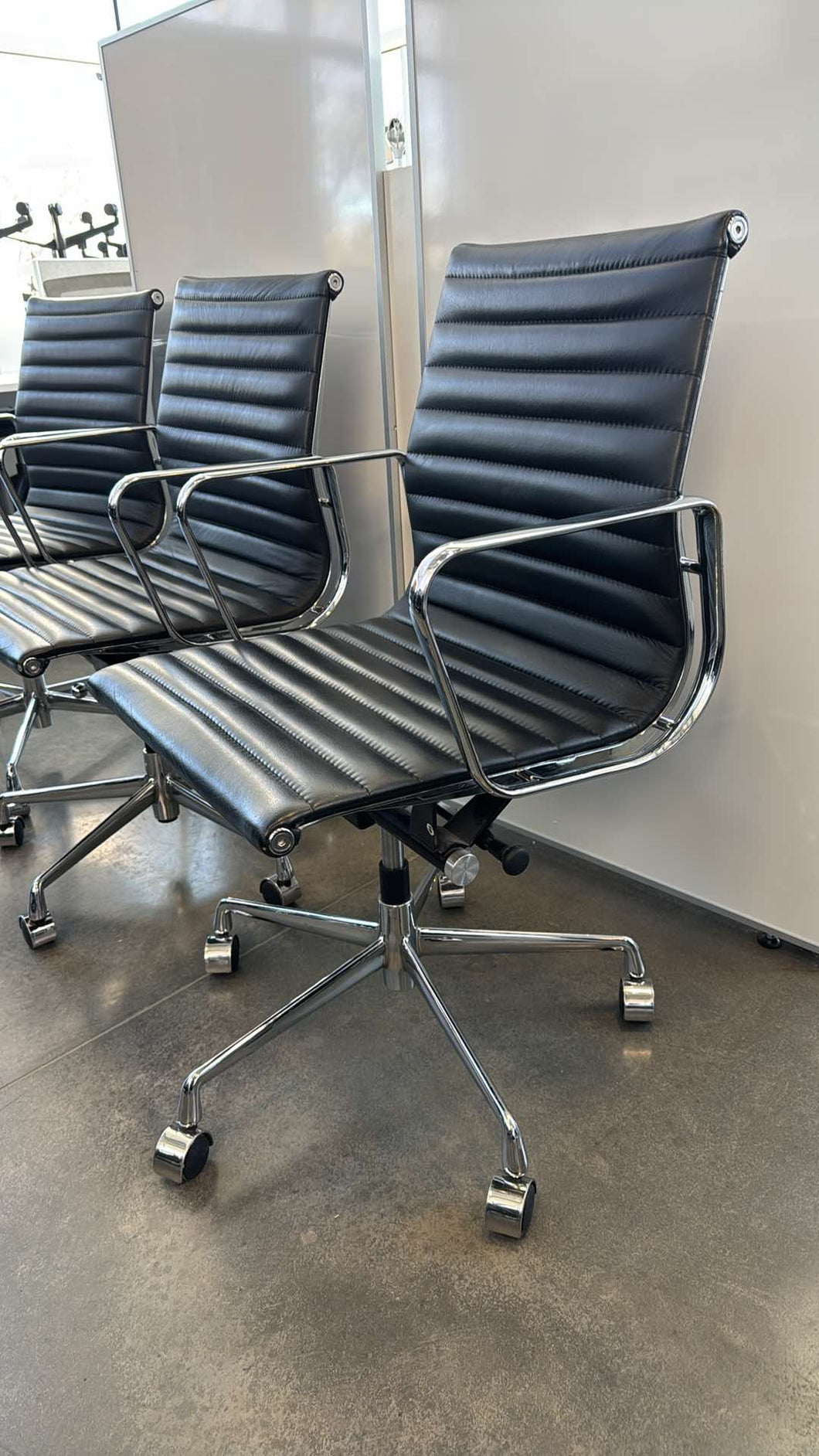 Used Herman Miller Eames Management Chair Replica