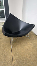 Load image into Gallery viewer, Used Vintage Herman Miller Coconut Chair - George Nelson Vitra Design
