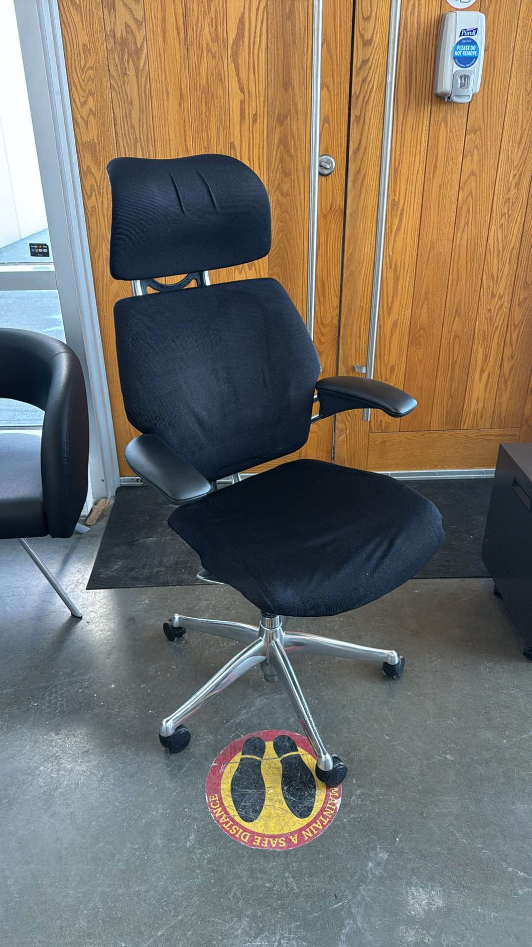 Used Humanscale Freedom Chair w/ Headrest