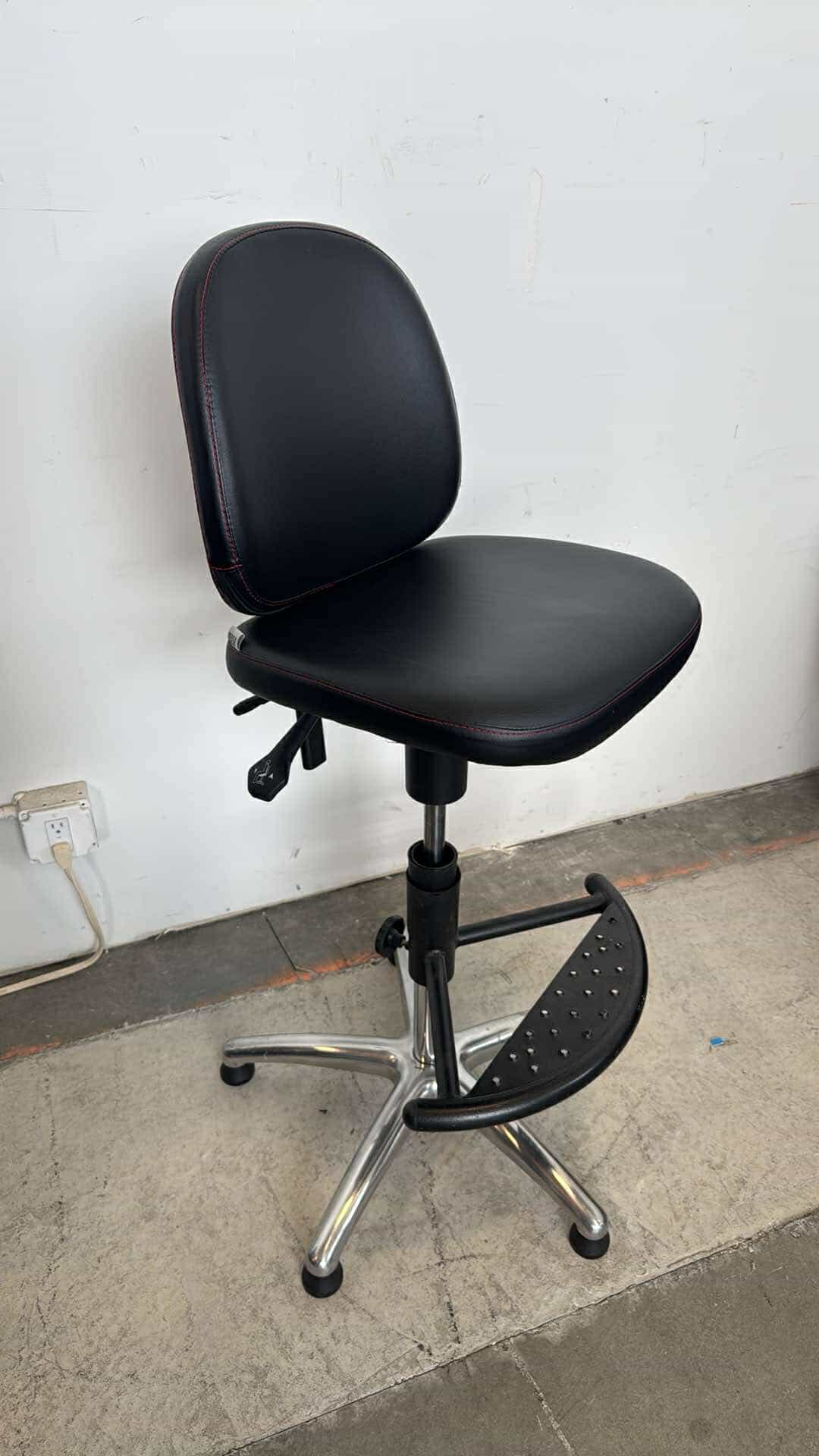 Mey Design Stationary Work Stool