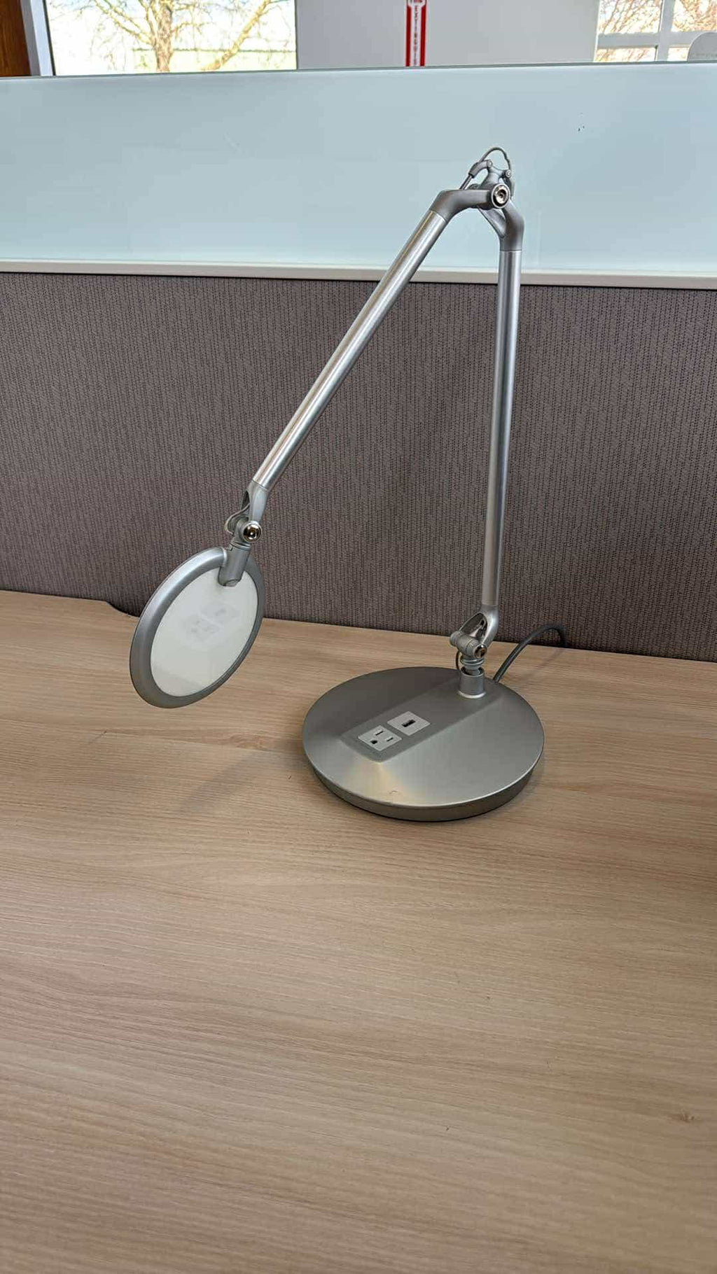 Humanscale Element Disc LED Task Light