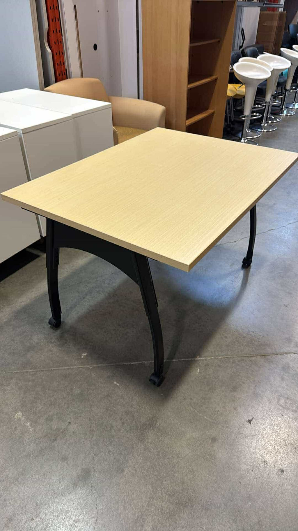 Herman Miller Everywhere Rolling Meeting Table - 48" x 36"