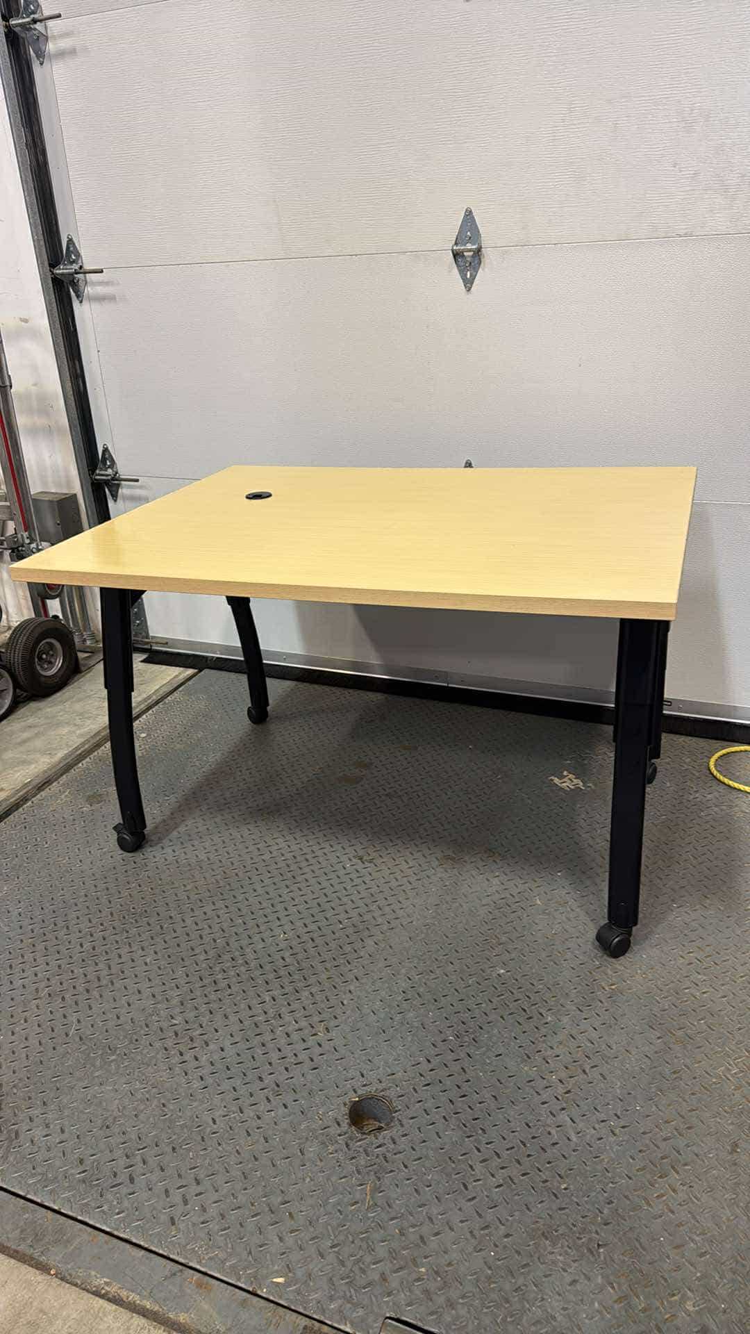 Herman Miller Everywhere Rolling Meeting Table - 48" x 36"