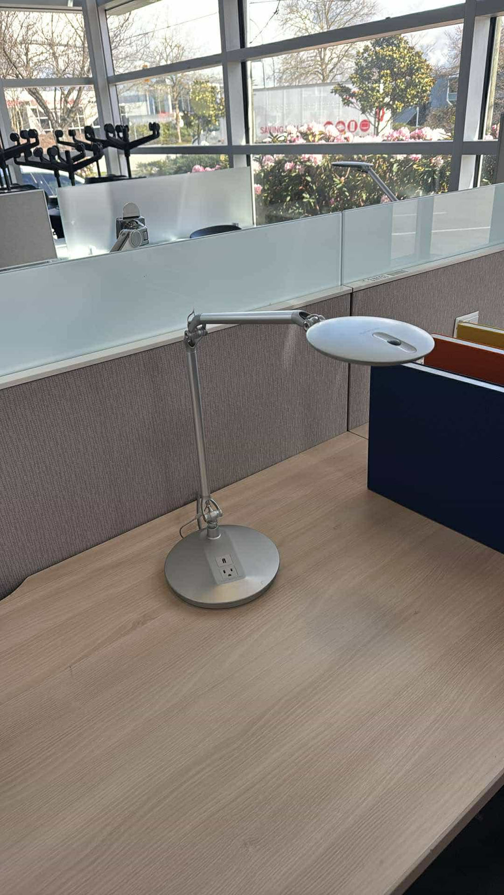 Humanscale Element Disc LED Task Light