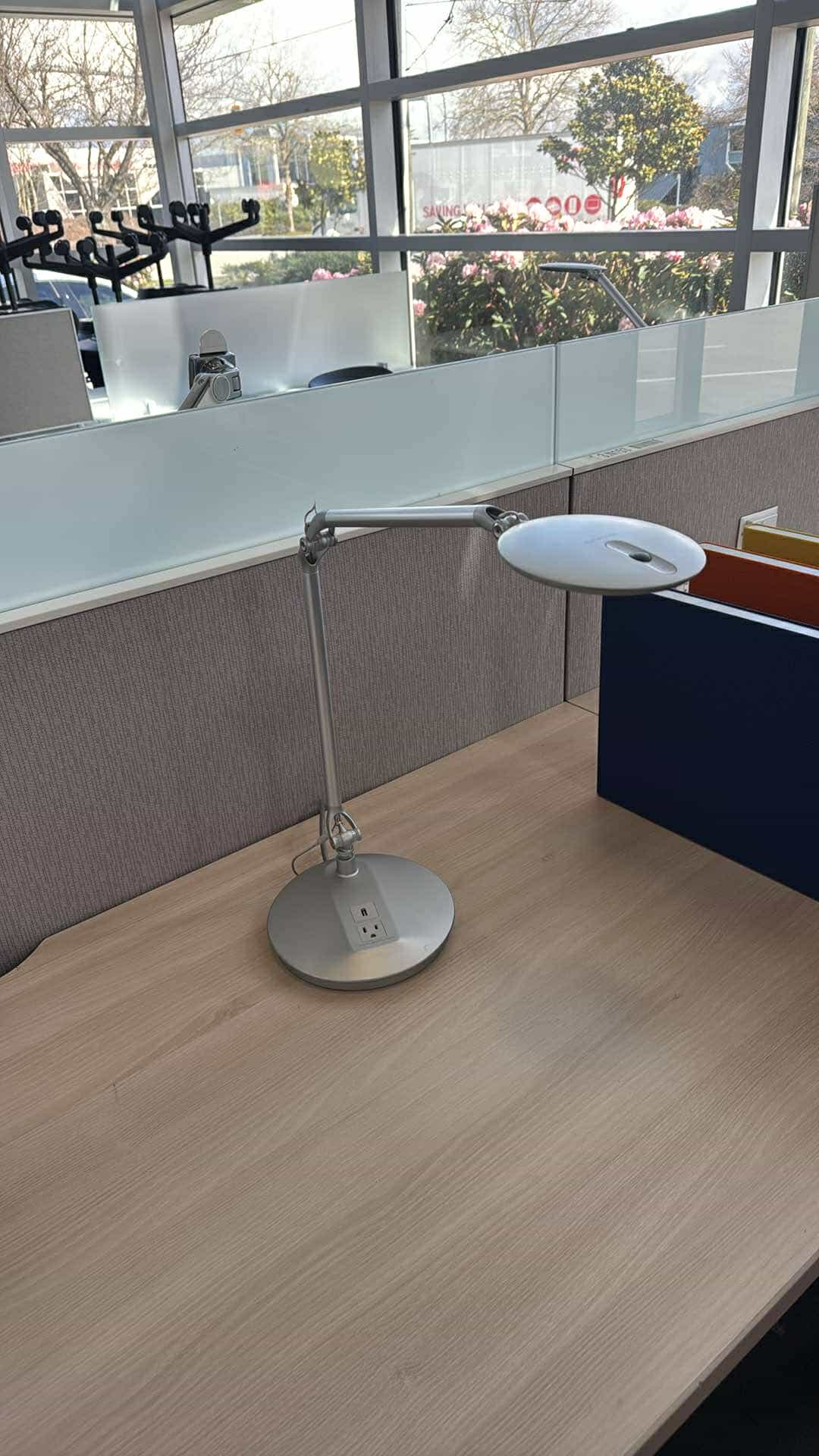 Humanscale Element Disc LED Task Light