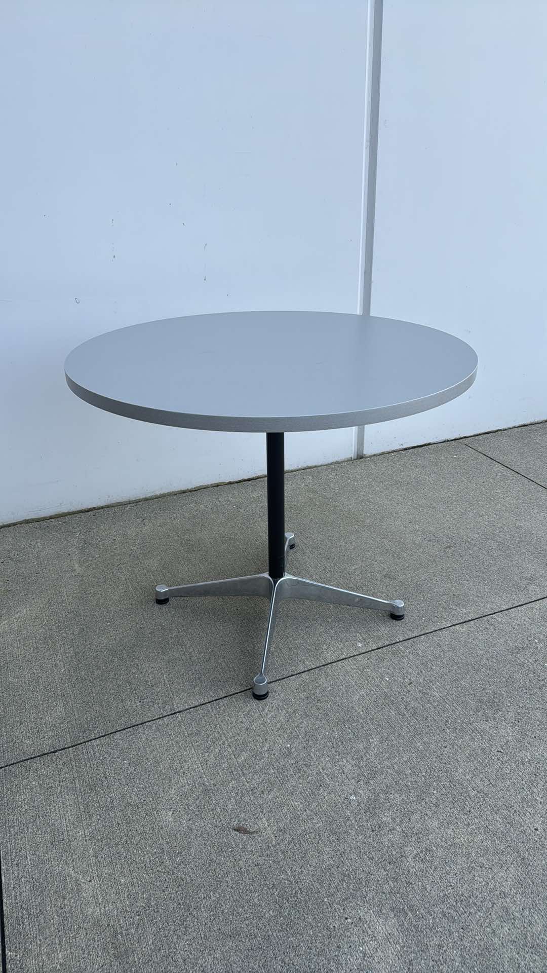 Herman Miller Round Table - 36"