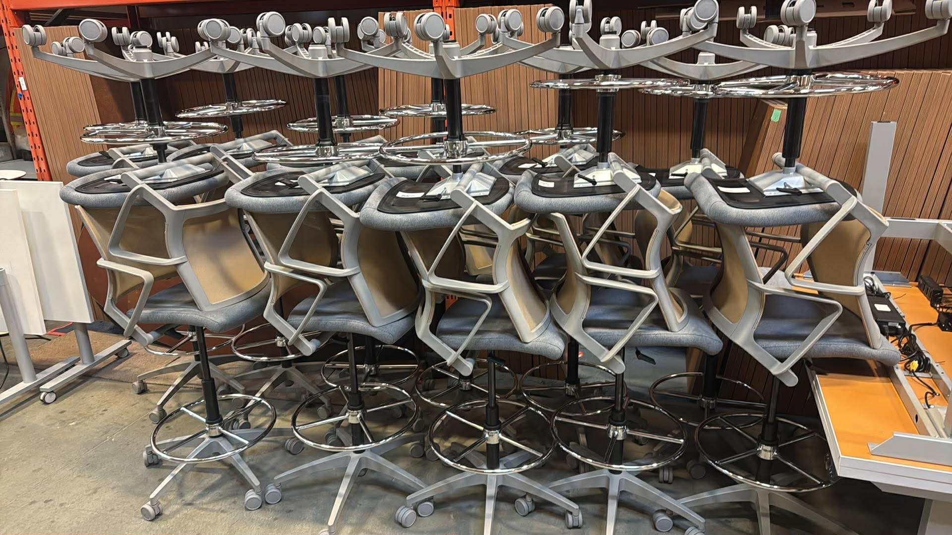 Sit-On-It Movi Task Stool
