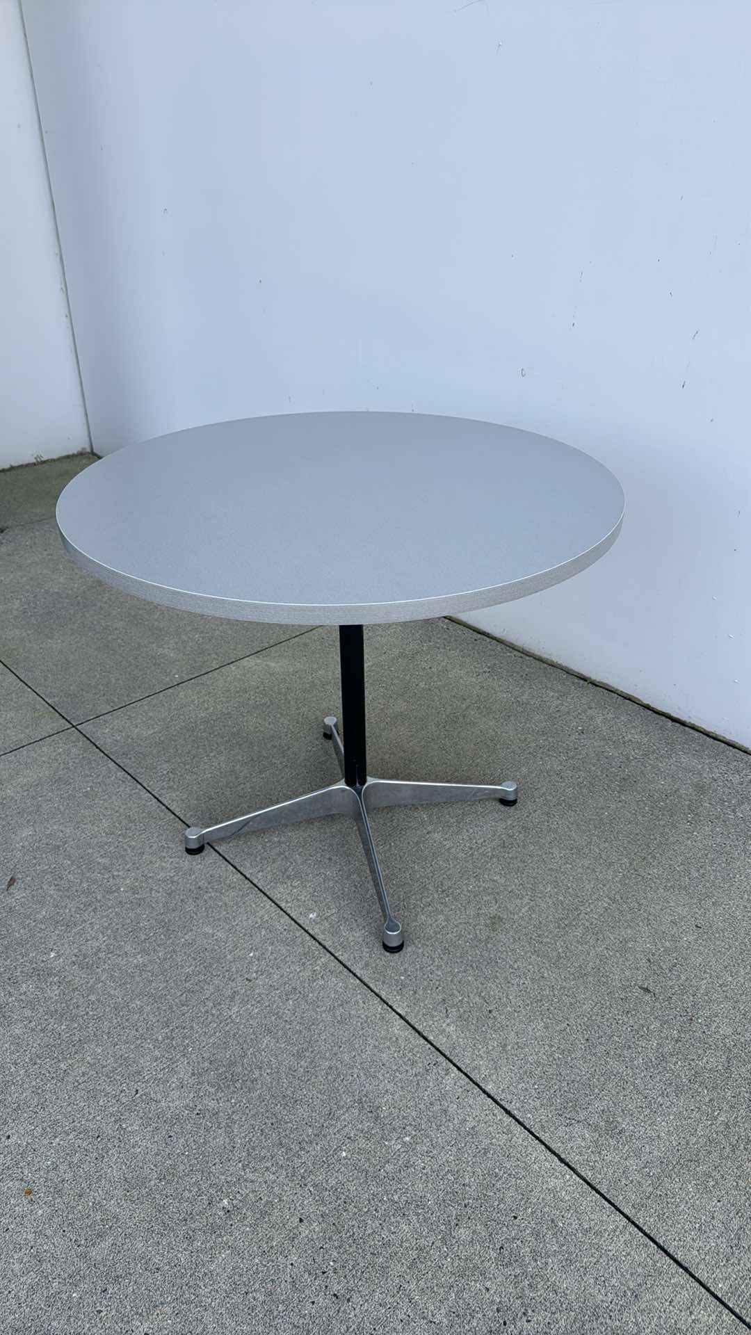 Herman Miller Round Table - 36"