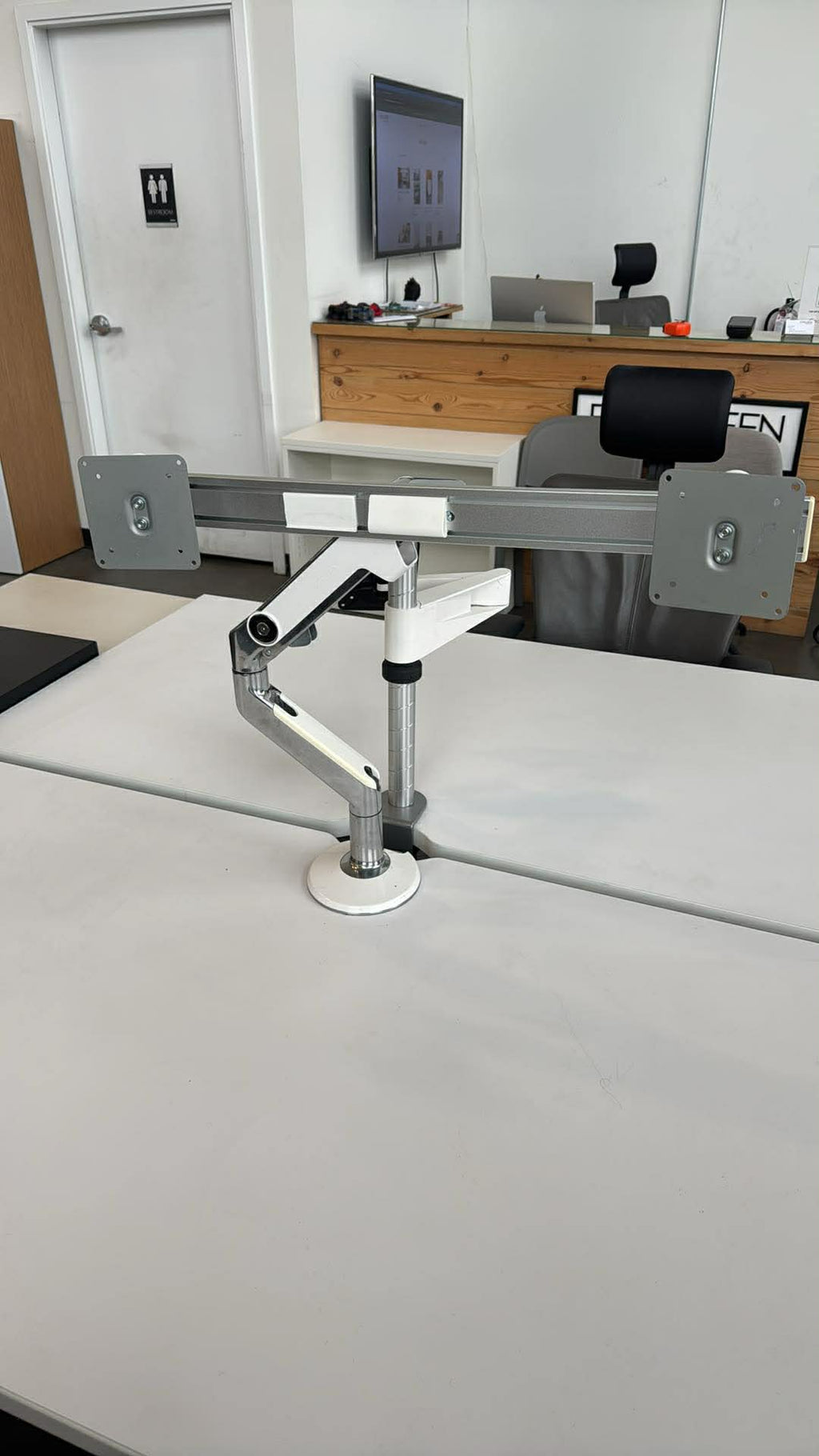 Humanscale Dual Monitor Arm (White/Silver)