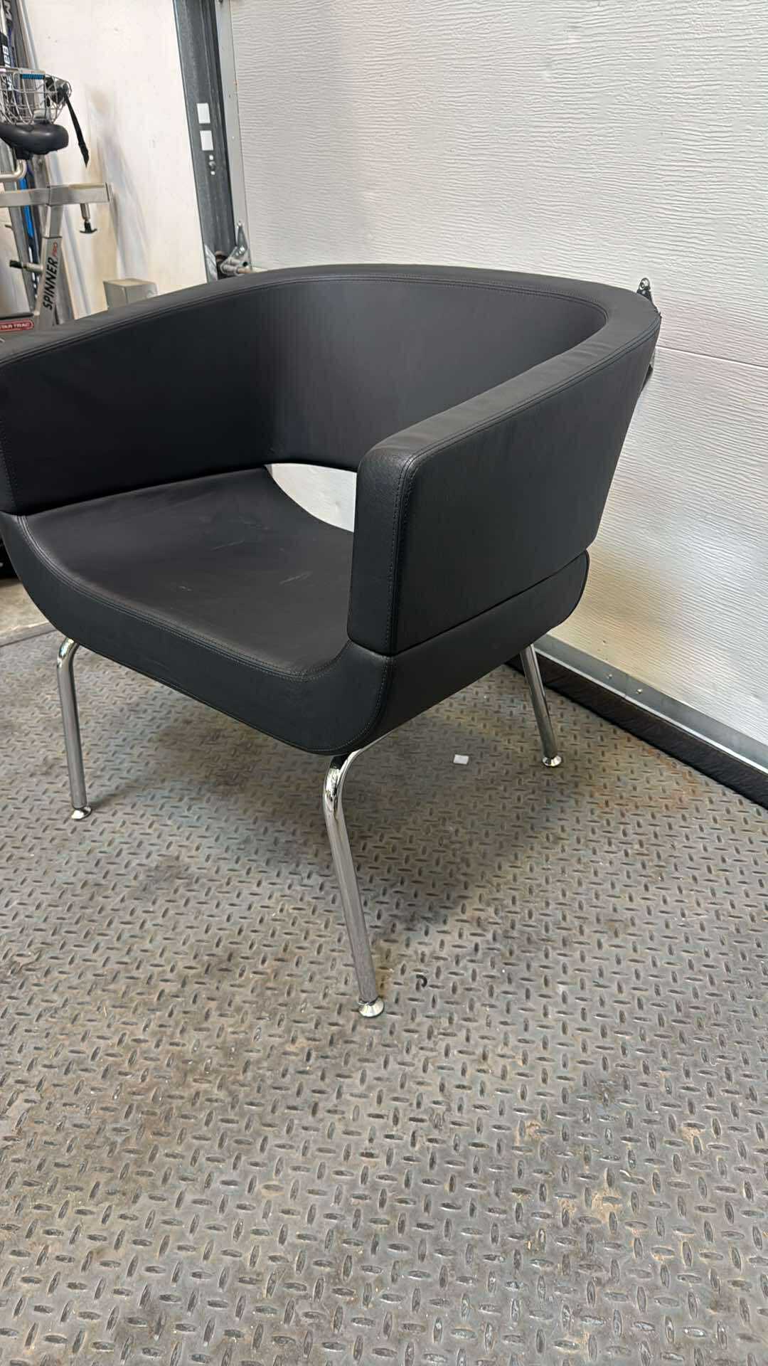 Allermuir Onyx Canter Lounge Chair