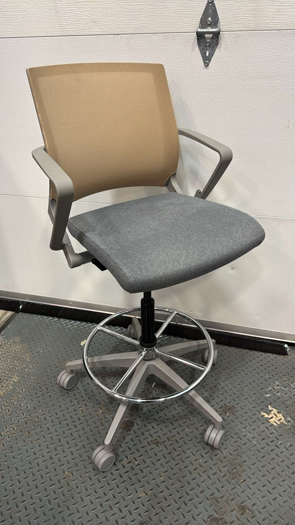 Sit-On-It Movi Task Stool