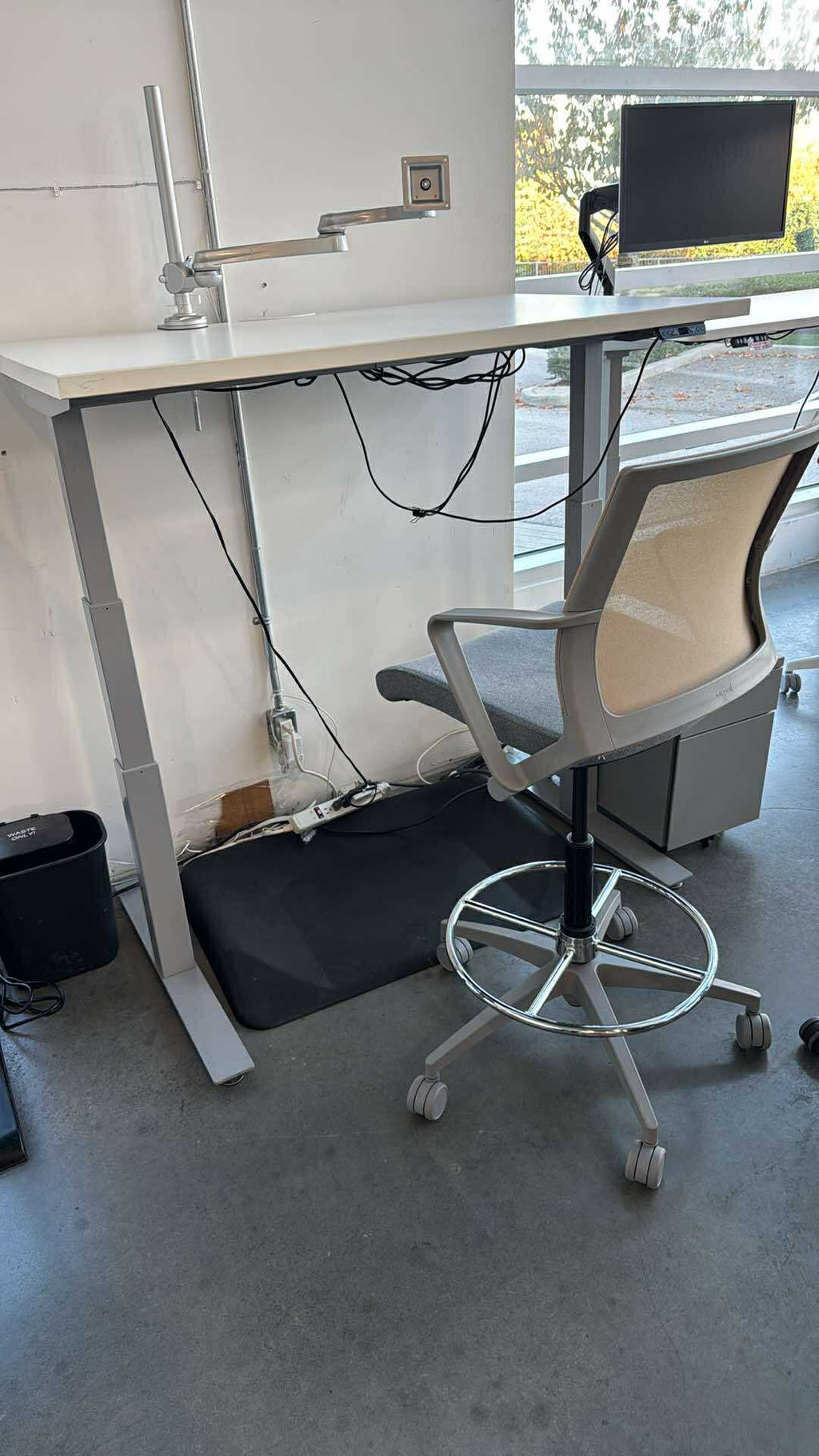 Sit-On-It Movi Task Stool