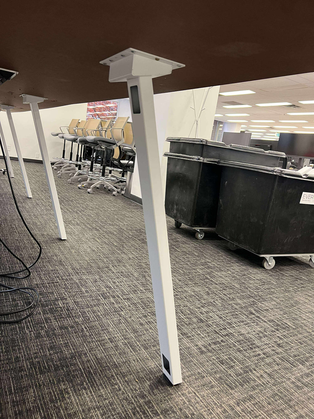 Enwork Equilibrium Standing-Height Collaboration Table – 20′ × 4′ (Powered)
