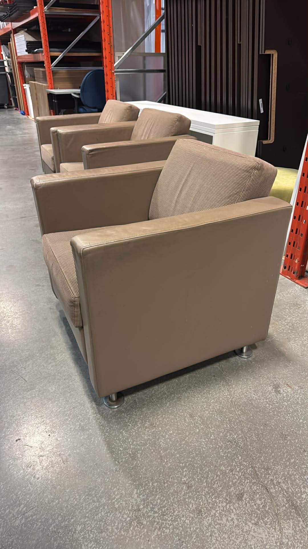 Krug Sloan Series Lounge Chair
