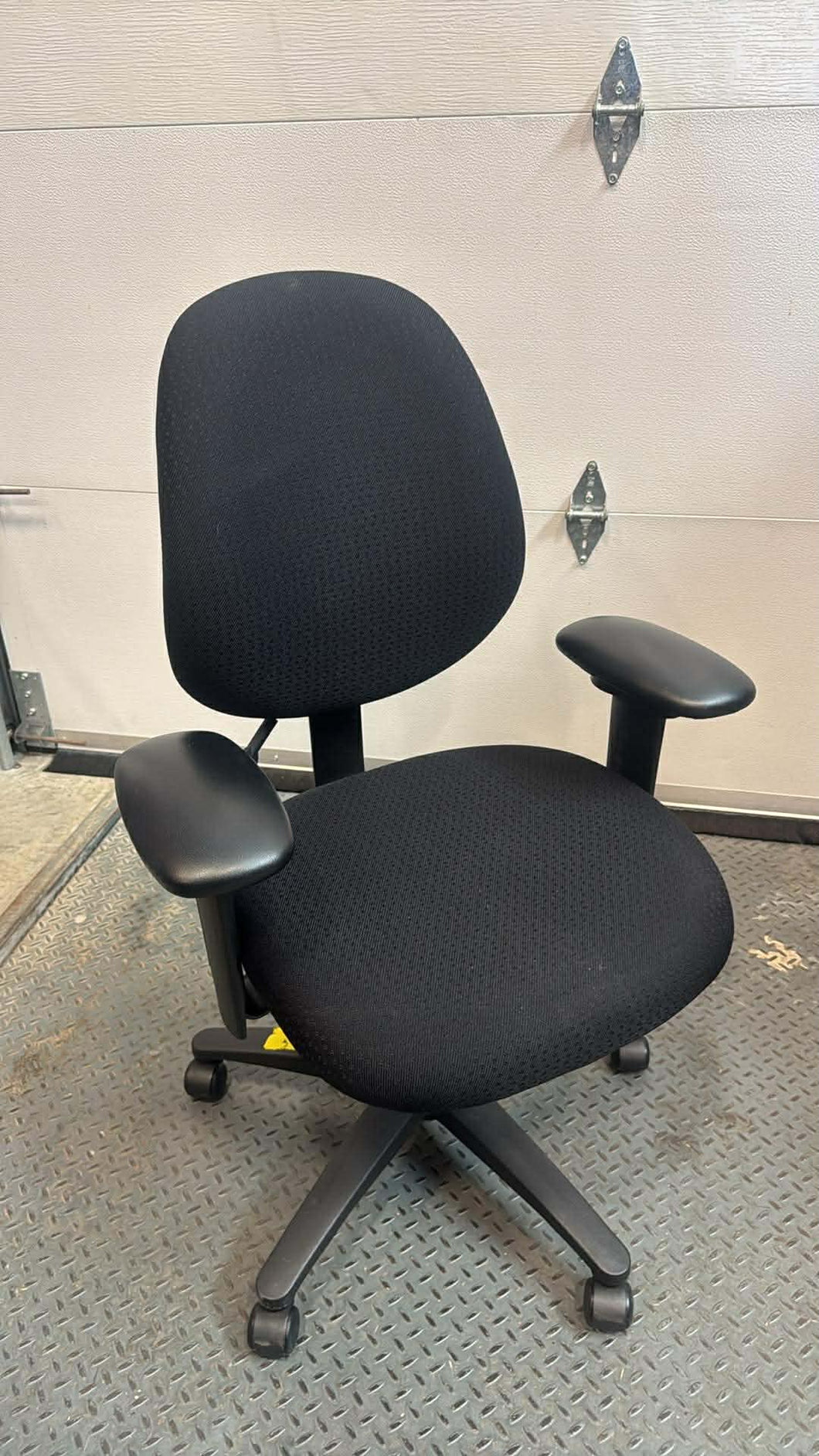 Used Ergocentric Mid-Back Task Chair – Fully Adjustable