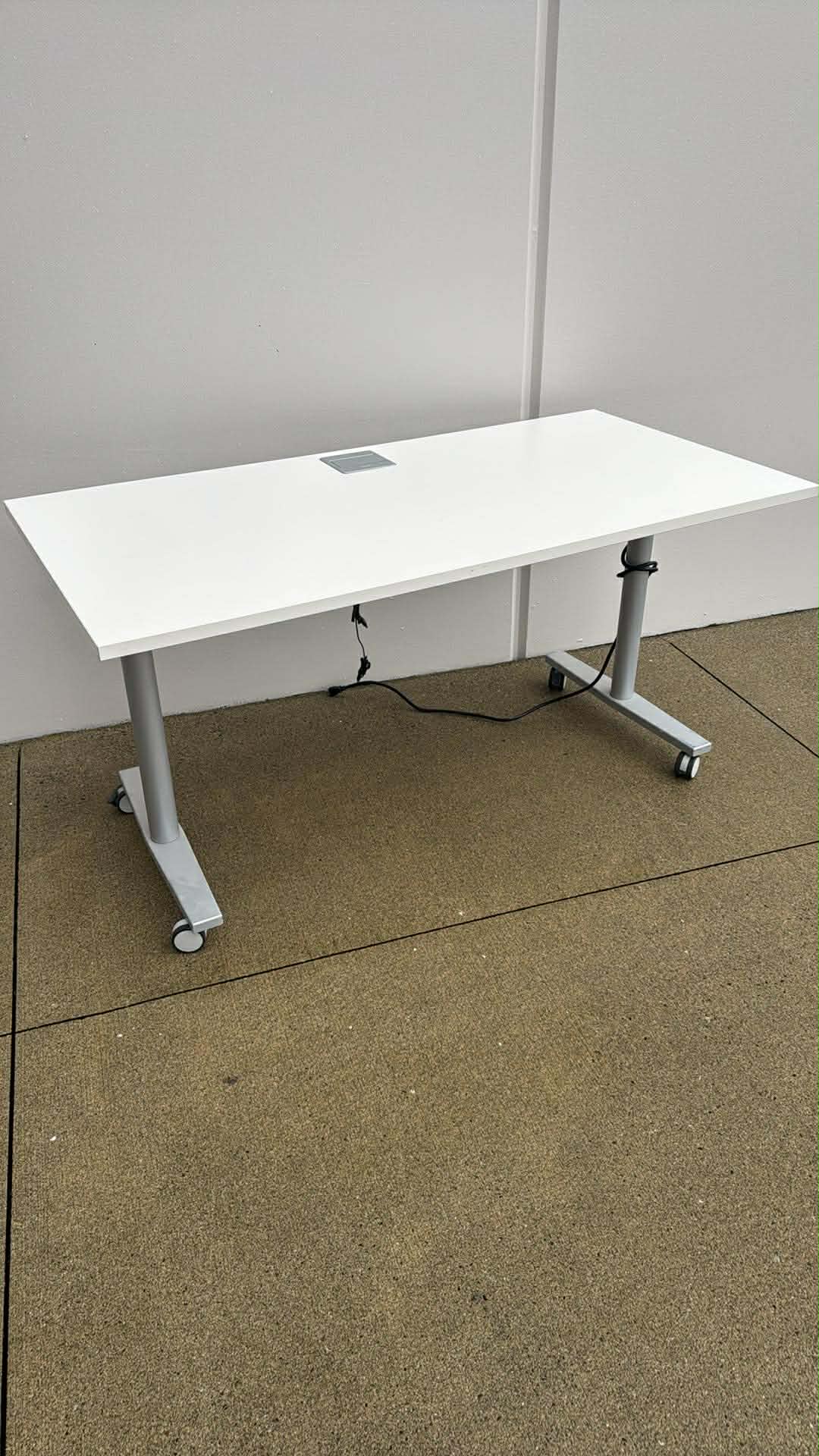 BRC 60x30 Powered Flip-Top Training Table