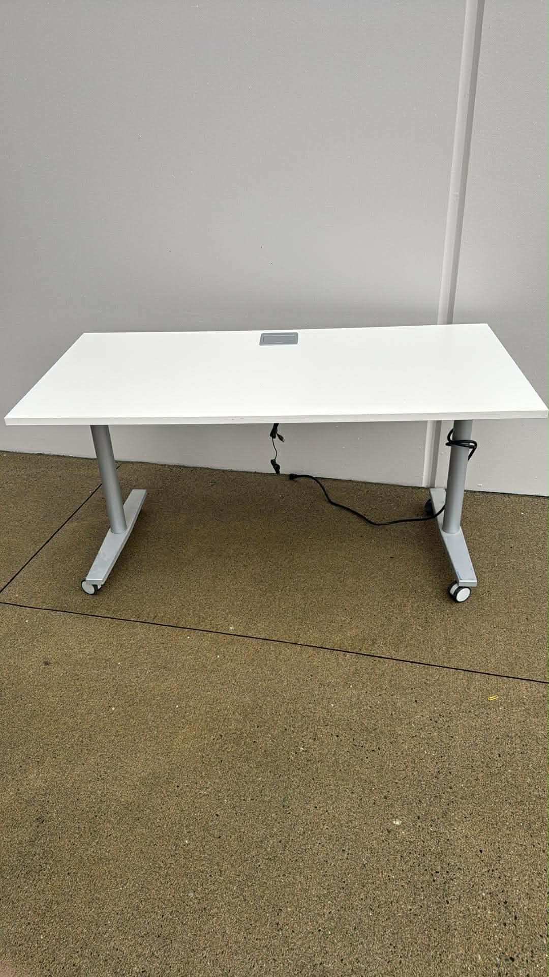 BRC 60x30 Powered Flip-Top Training Table