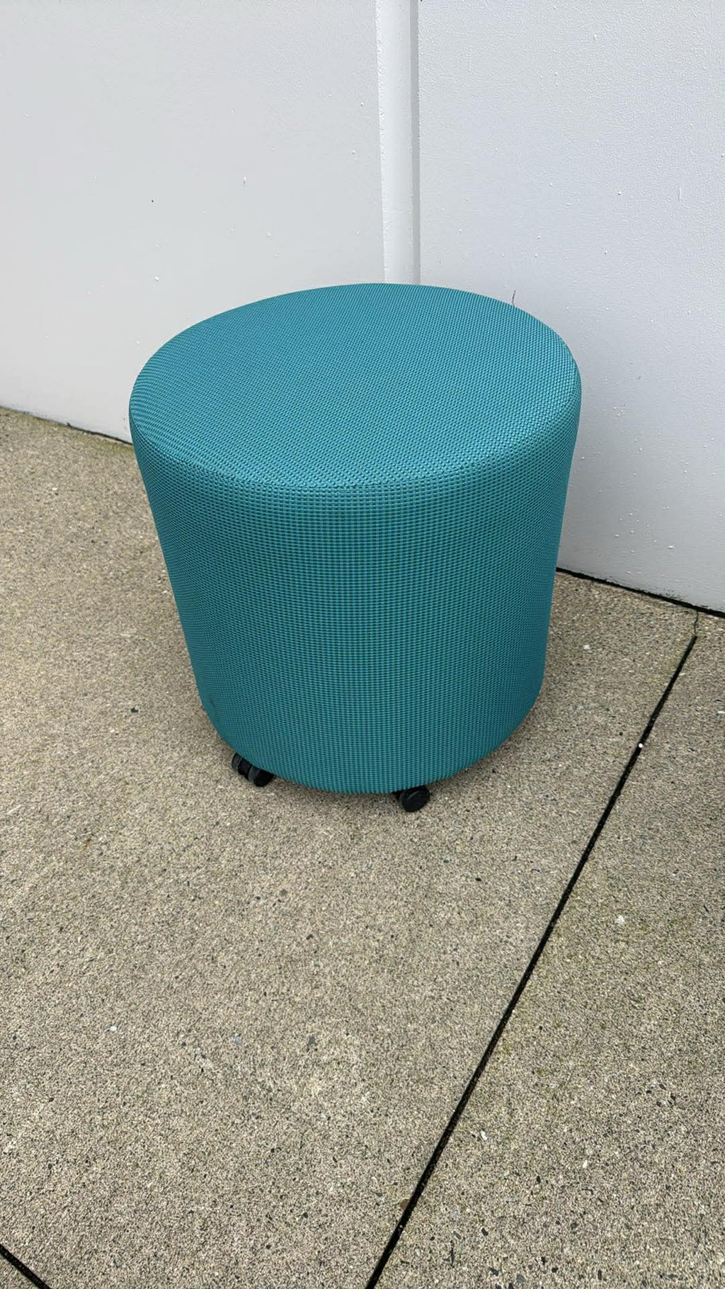 Global Mobile Round Ottoman - 18"