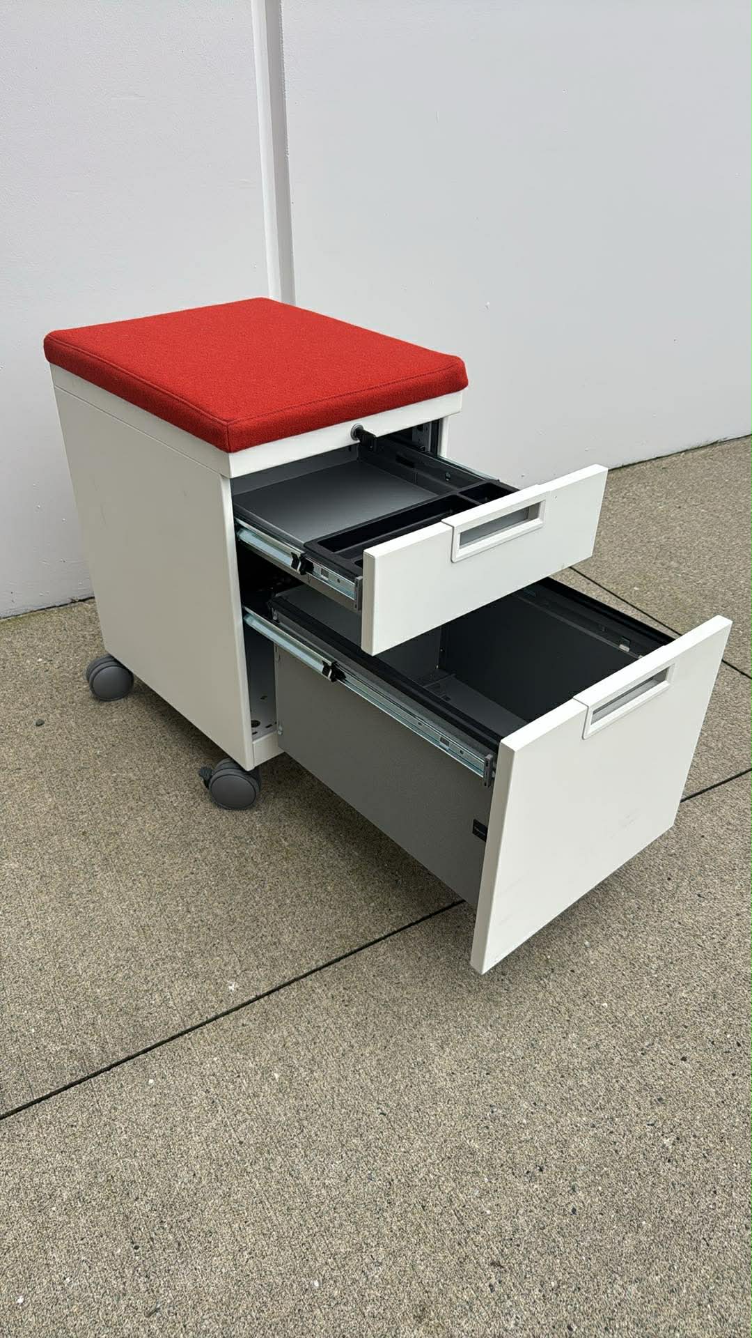 Teknion Leverage Rolling Mobile Pedestal (Box/File)